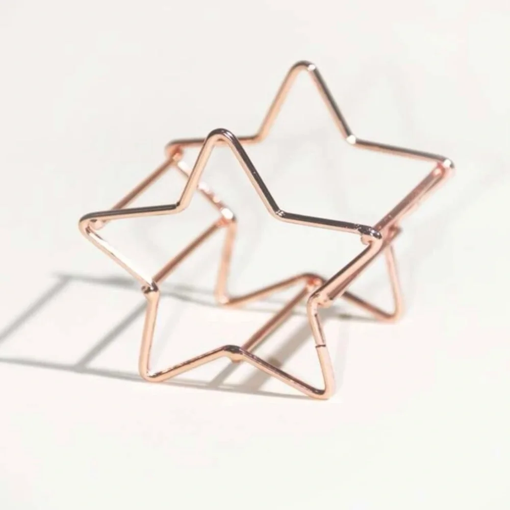 FIRST OFFER GETS IT Star Makeup Blender Holder - Picture 1 of 2